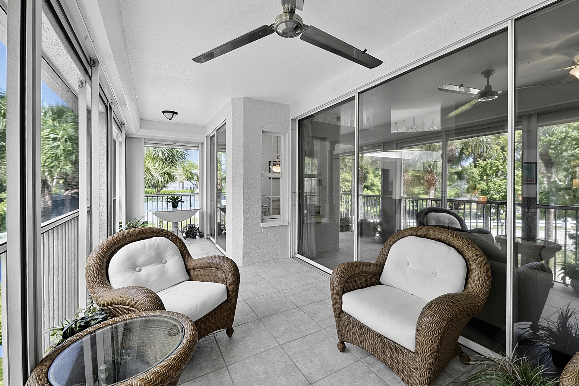 Screened lanai seating
